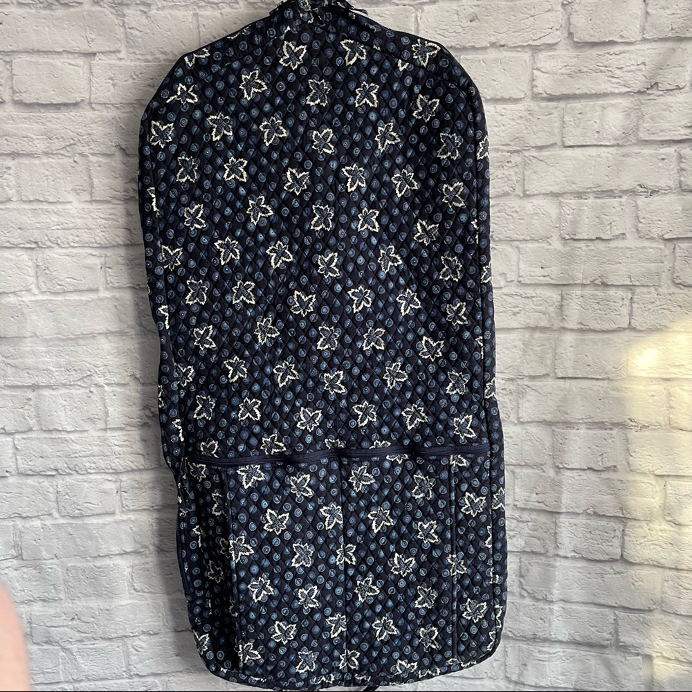 PREOWNED VINTAGE VERA BRADLEY BLUE COIN MAPLE LEAVES PRINT HANGING GARMENT BAG
